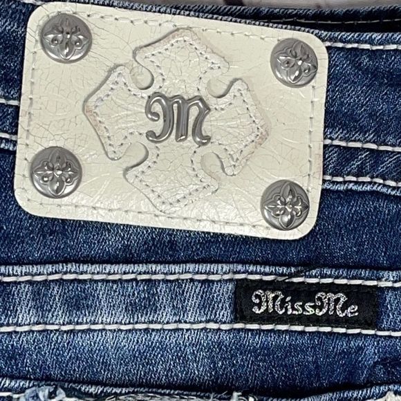 Miss Me Signature Blue Jeans Low Rise Straight Cross Pocket Jeans Size 2… - Picture 3 of 13